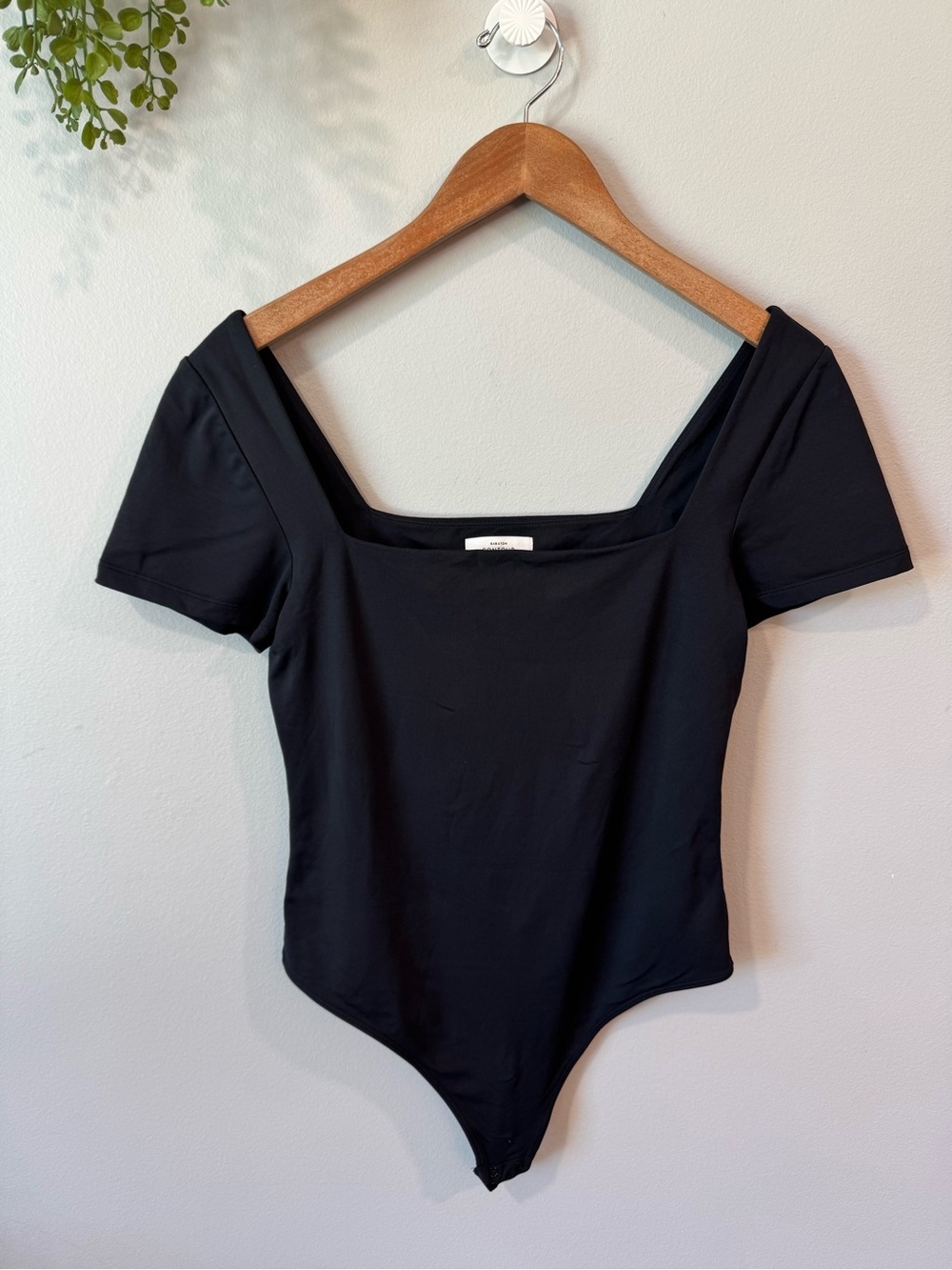 Aritzia Babaton Contour Black Square-Neck Short Sleeve Bodysuit Sz L
